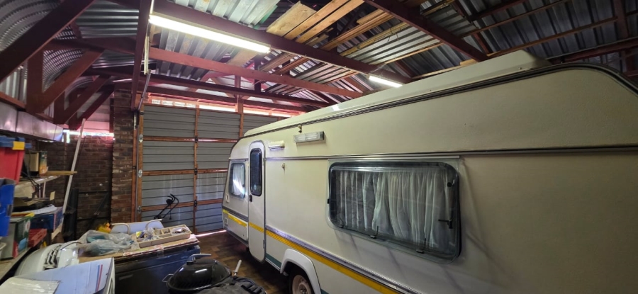 5 Bedroom Property for Sale in Wilkoppies North West